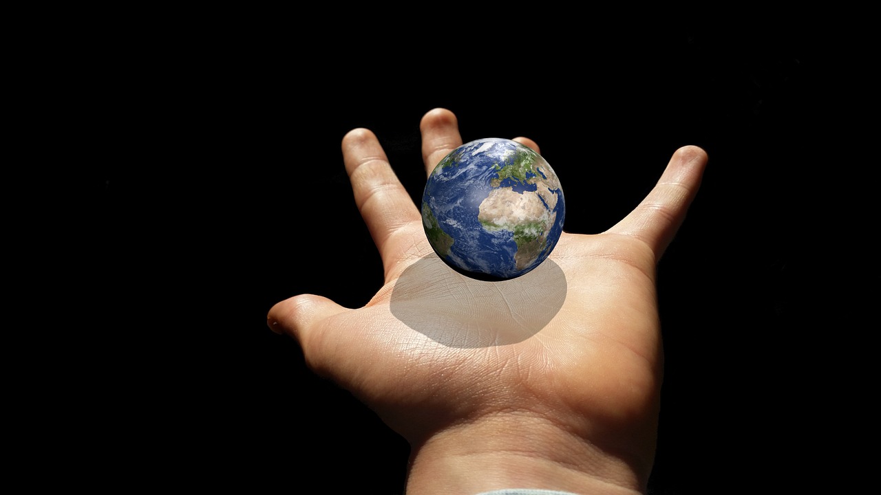 被外星人劫持到外星球的地球人(图1)