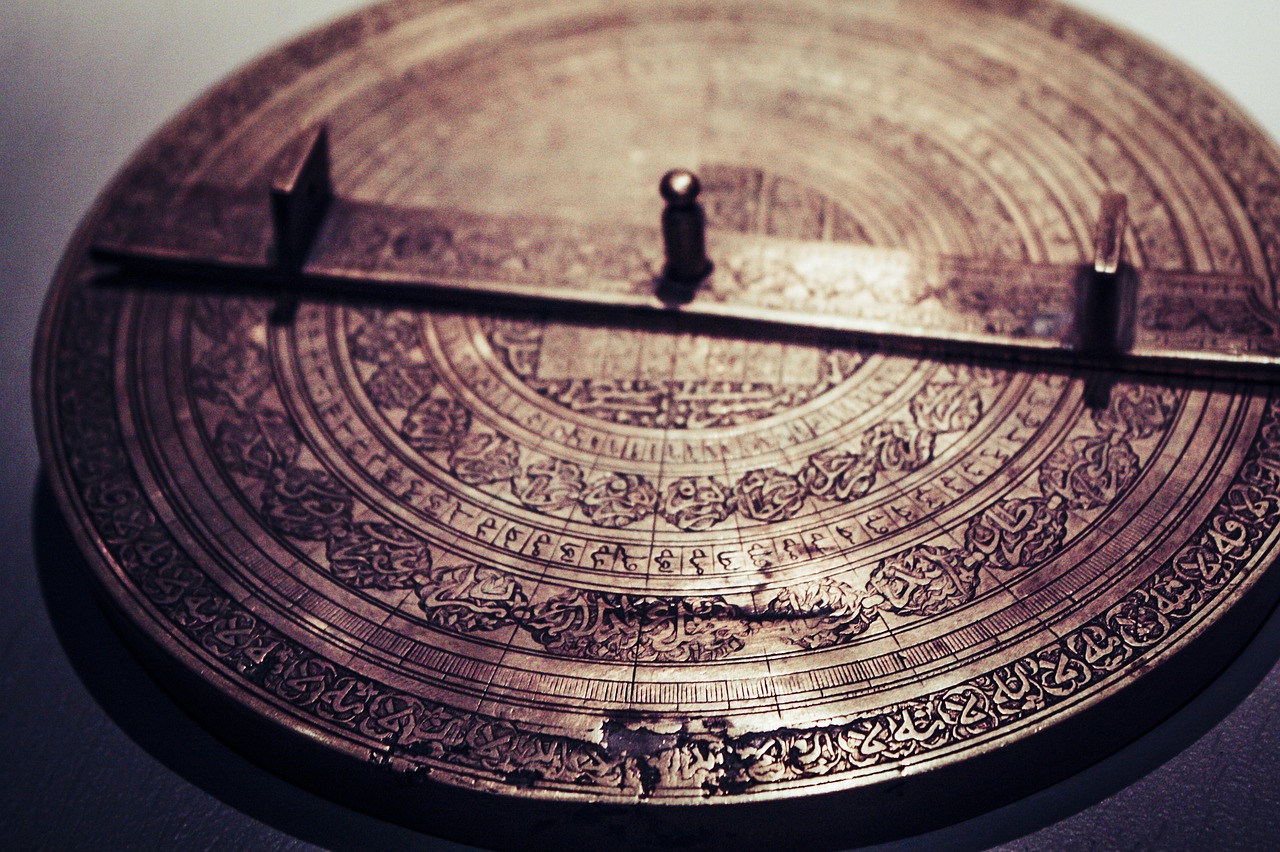 **古代办案全揭秘：古代司法制度、破案技巧与十大经典案例深度解析**(图1)