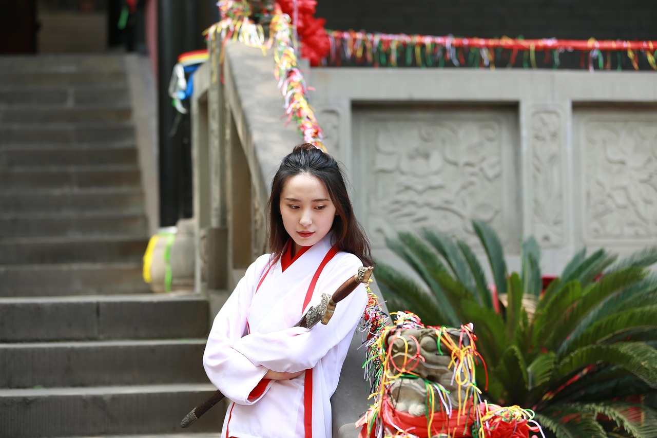 古代女生内衣全解析：历史渊源、材质特点与文化意义(图1)