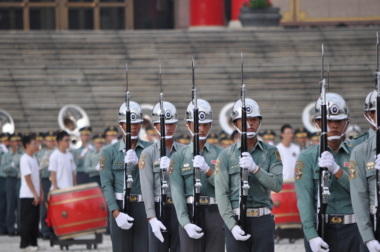 解放军与外星人(图1)