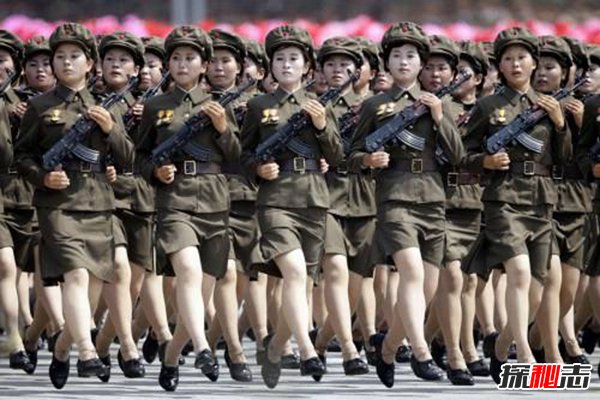 背后隐藏的生理与心理挑战-女性为何被禁止进入潜艇 (背后隐藏的生肖有哪些)(图1)