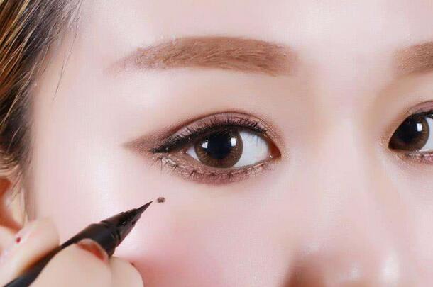 多位女星已验证-拥有此特征注定嫁入豪门-女性面部痣相揭秘 (女星yce)(图1)