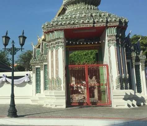 拉查帕迪特寺在19世纪中期由拉玛四世建造 (拉查帕特·沃拉萨恩)(图1) 拉查帕迪特寺在19世纪中期由拉玛四世建造 (拉查帕特·沃拉萨恩)(图1)