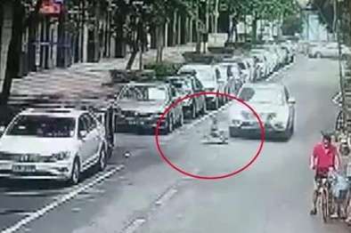 玩扭扭车遭碾死什么情况-南京4岁童命丧车轮让人心疼 (小孩玩扭扭车被车碾压)(图1)