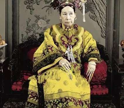 慈禧早上起床-否则就得受罚-宫女必需喊五个字 (慈禧太后起床要几个小时)(图1)